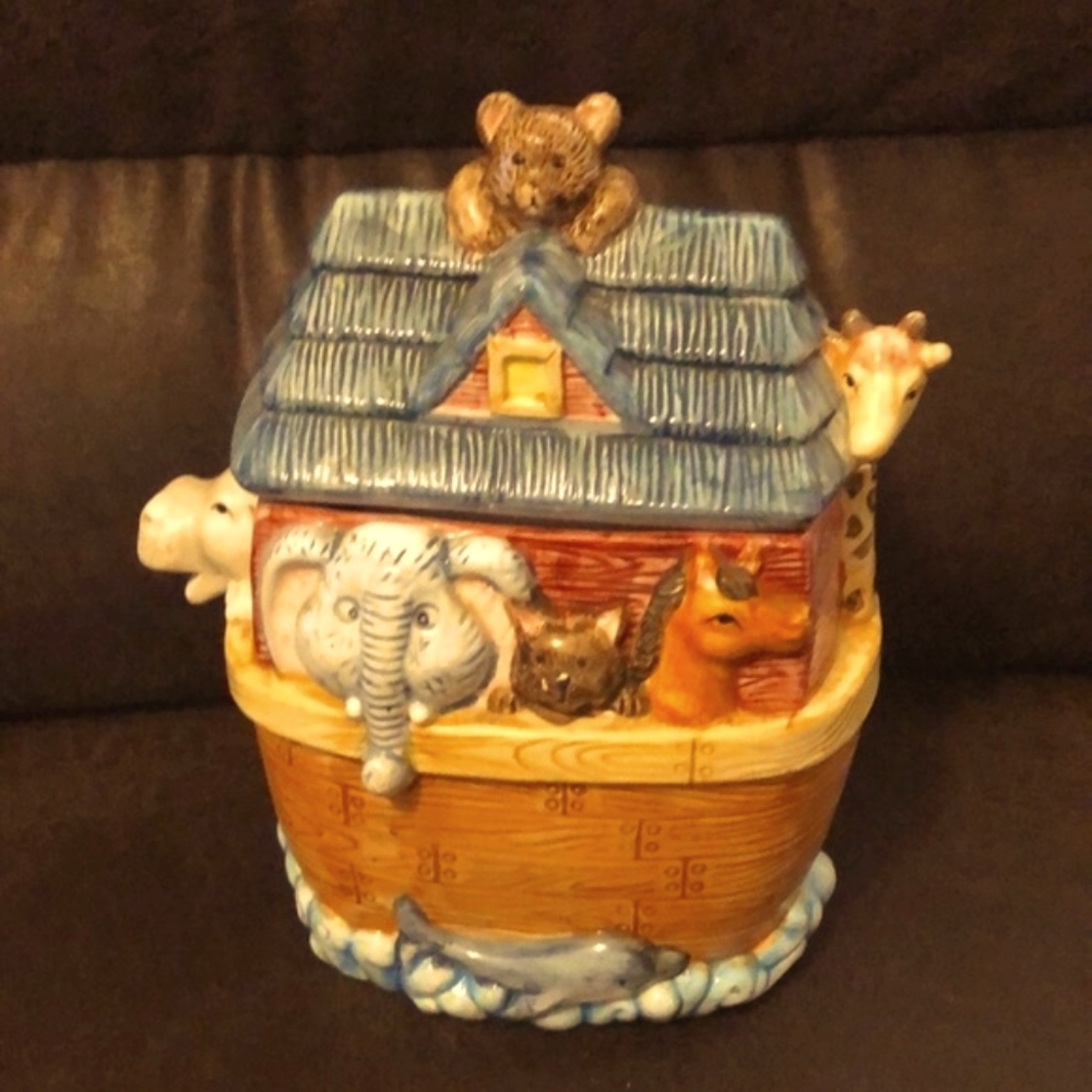 NOAH’S ARK COOKIE JAR